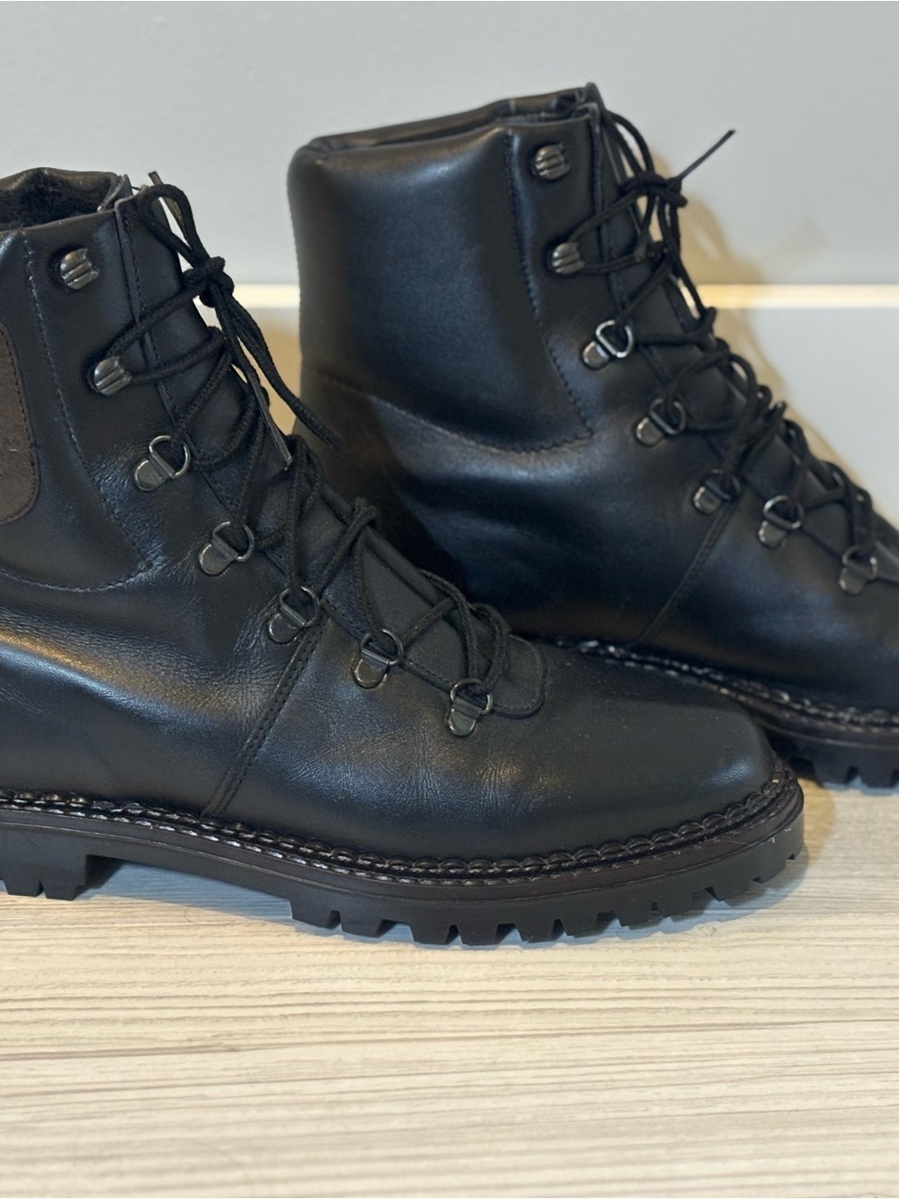 Vintage Unisex Inouk Black Leather Lug-Soled Boots